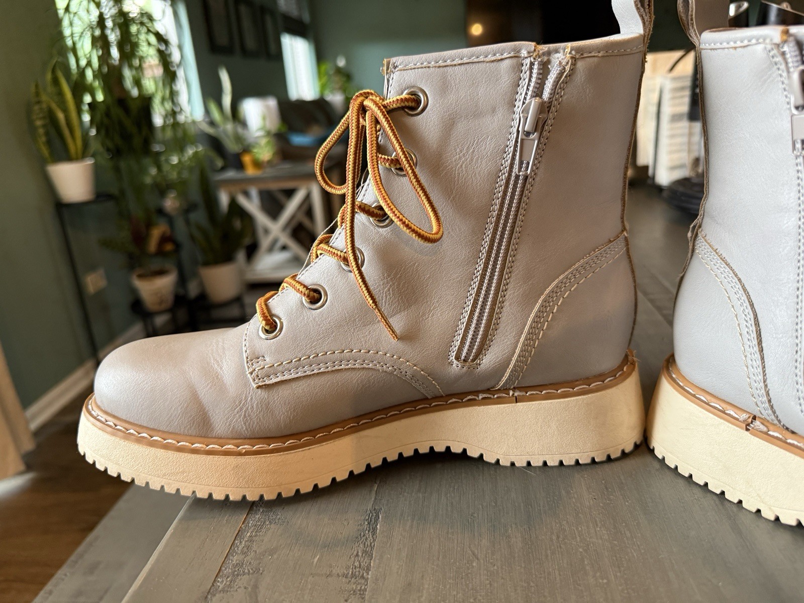 Madden Girl Gray Faux Leather Combat Ankle Boots Lace-Up Side Zipper 8.5