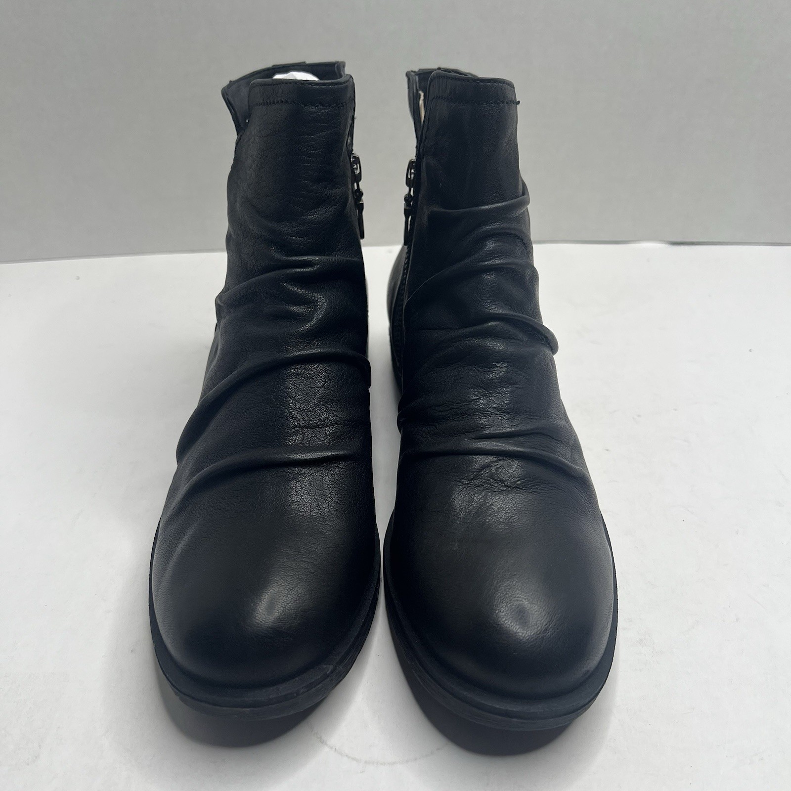 Sofft Beckie Black Leather Ankle Boots Women’s 10 M Ruched Slouch Zipper Bootie