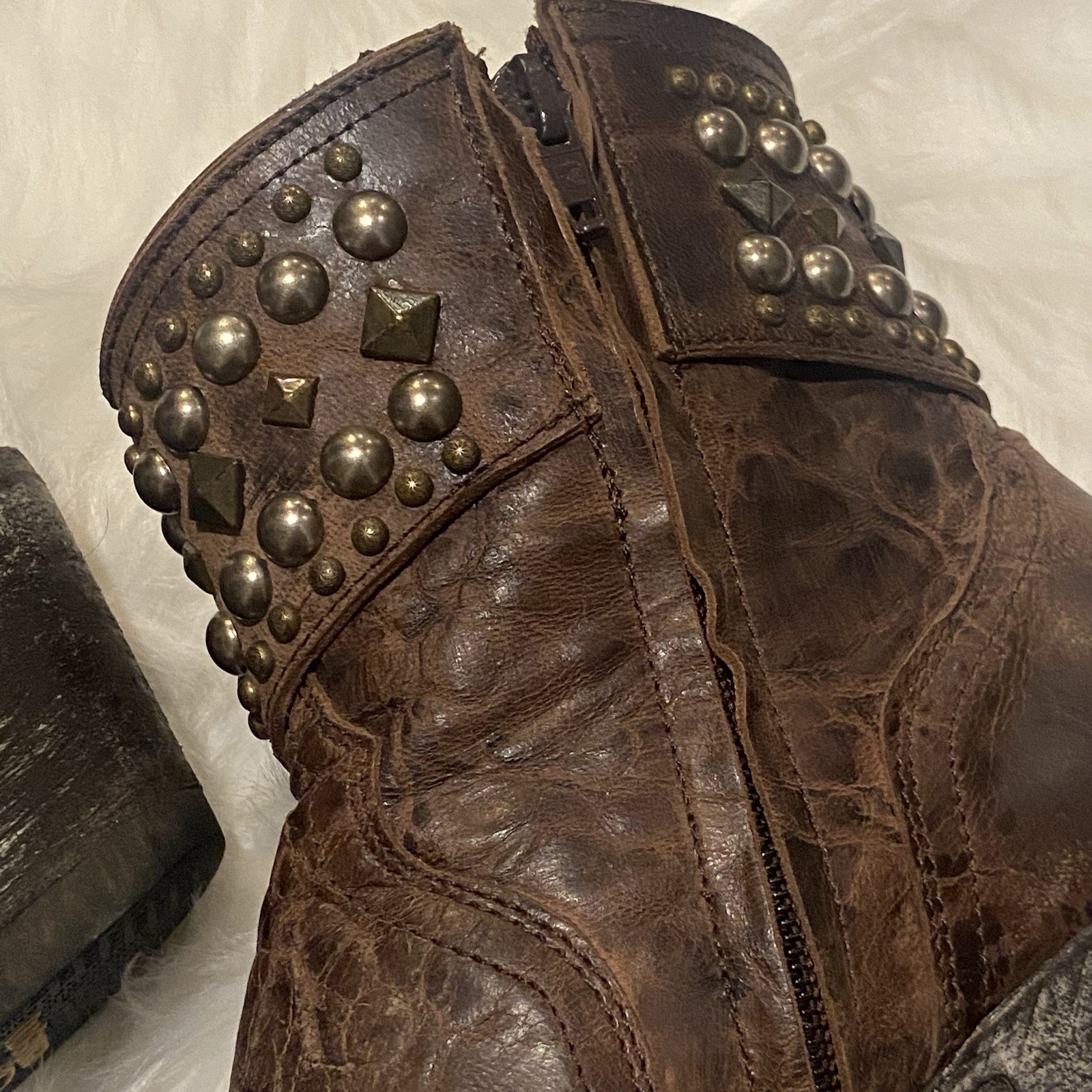 Old Gringo Mini Belinda Studded Chocolate Leather Brown 7.5 B Ankle Boot Booties