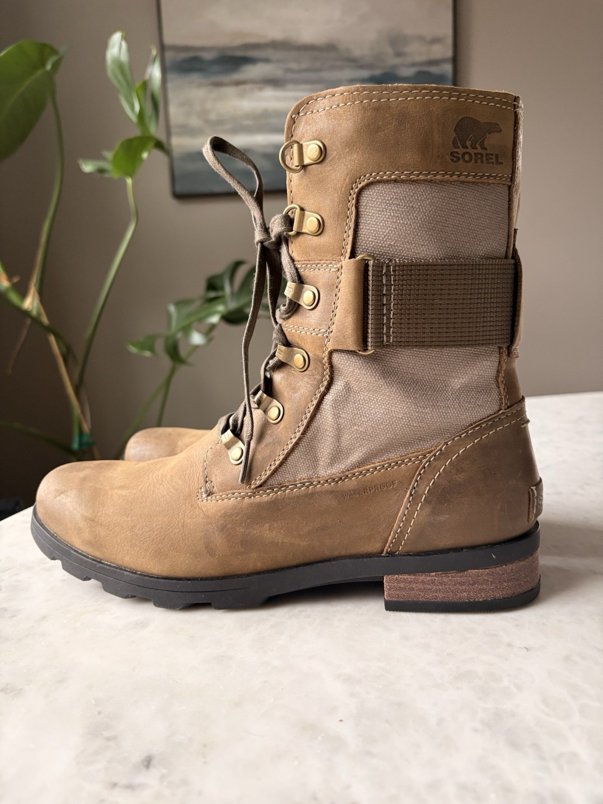 Sorel Emelie Conquest Boot burro/brown full-grain leather and coated canvas.