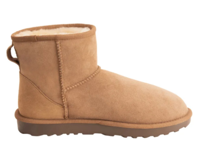 NEW!! Kirkland Signature Women’s Tan Shearling Boots Variety in Size