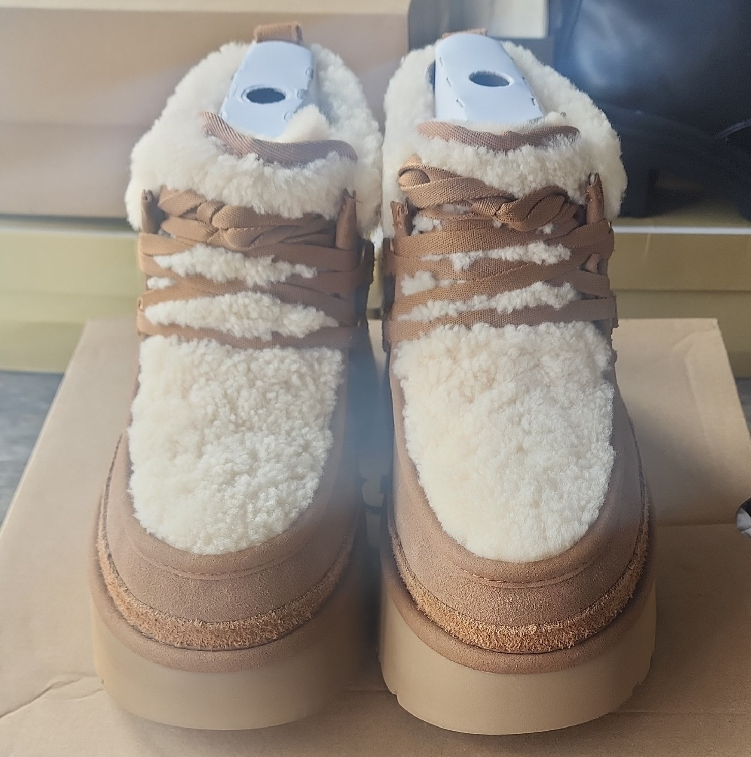 UGG Classic New Heights Lace Up Platform Ankle Boots Suede Beige/Brown 7 38