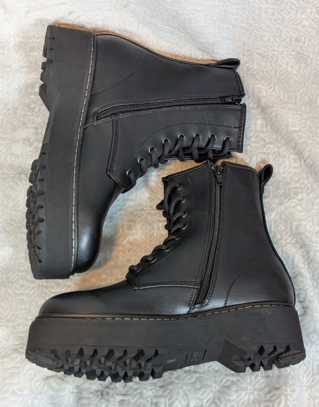 Steve Madden Women’s Bettyy Black Platform Combat Boots Size 11 M NEW