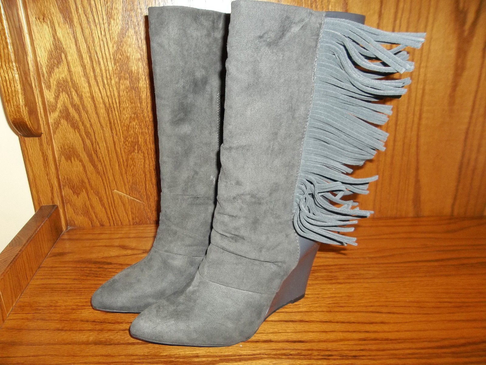 NEW WOMEN’S COSMOPOLITAN GRAY FASHION BOOTS SIZE 7 1/2 M MSP $60.00