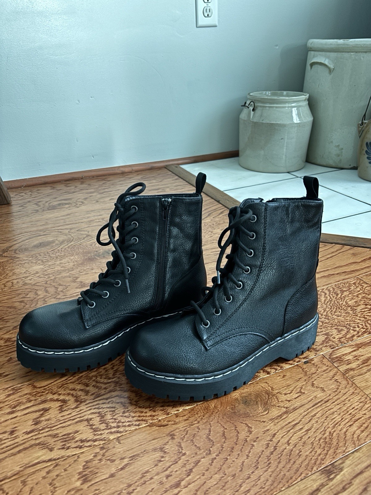 Unionbay Combat Boots Hayden Black Womens Size 8 Worn A Few Times