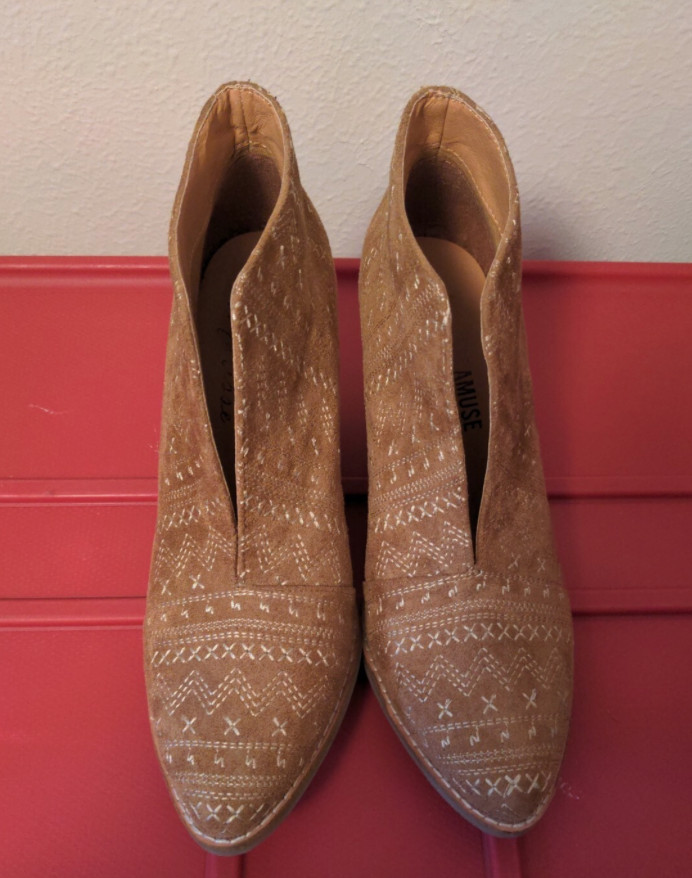 AMUSE SOCIETY x MATISSE Tan Geometric Cruz Ankle Bootie – Womens size 9.5M