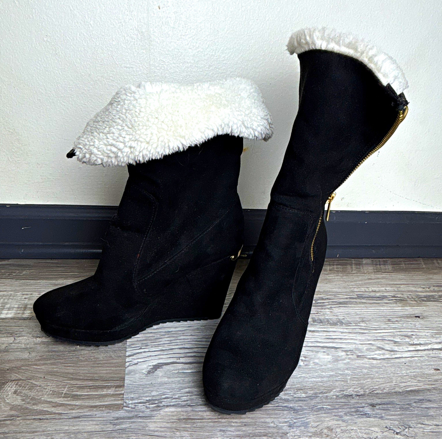 Juicy Couture Black Mid-Calf Wedge Boots Faux Fur Lined Zip Logo Womens 8