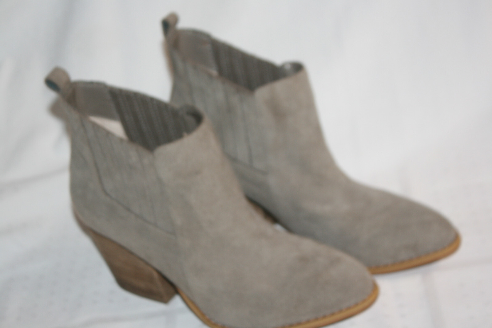 Amelia Grace booty nwob 7m leather upper 2 1/2″ heel beige color