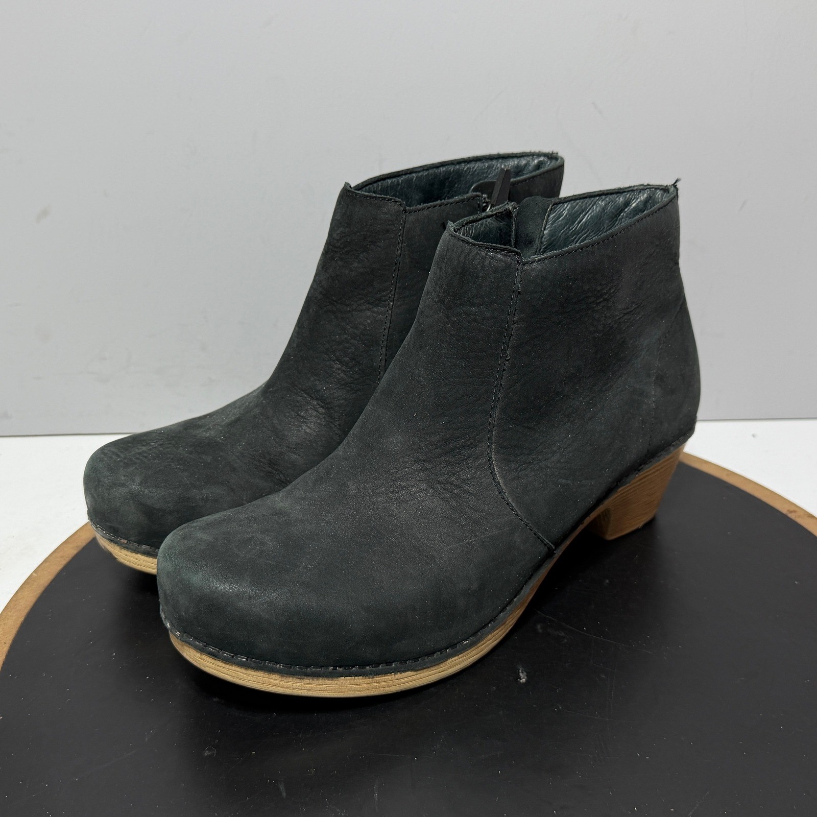 Dansko Maria Ankle Boots Women Size 40 Leather Block Heel Black Minimalist Clogs