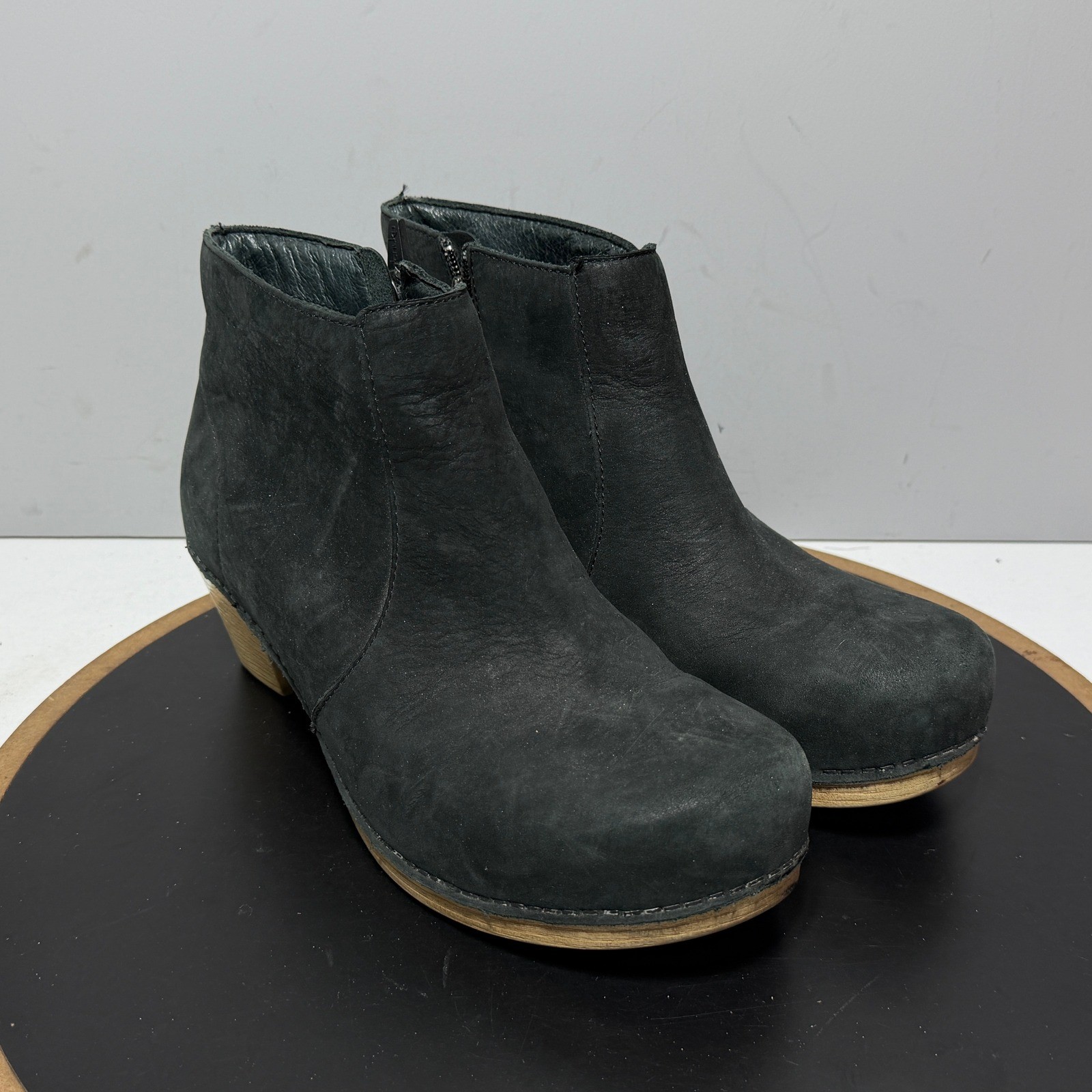 Dansko Maria Ankle Boots Women Size 40 Leather Block Heel Black Minimalist Clogs