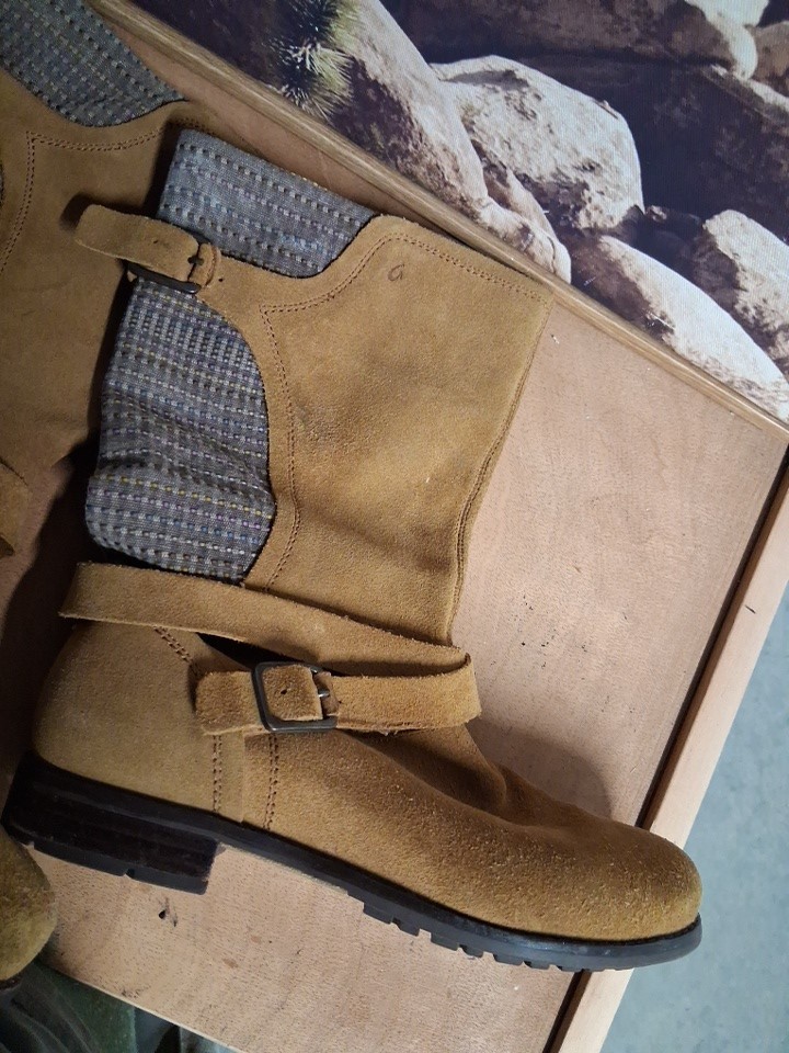 Women’s OLUKAI Boots Mid Calf Suede Size 8.5 Multicolored Canvas & Suede