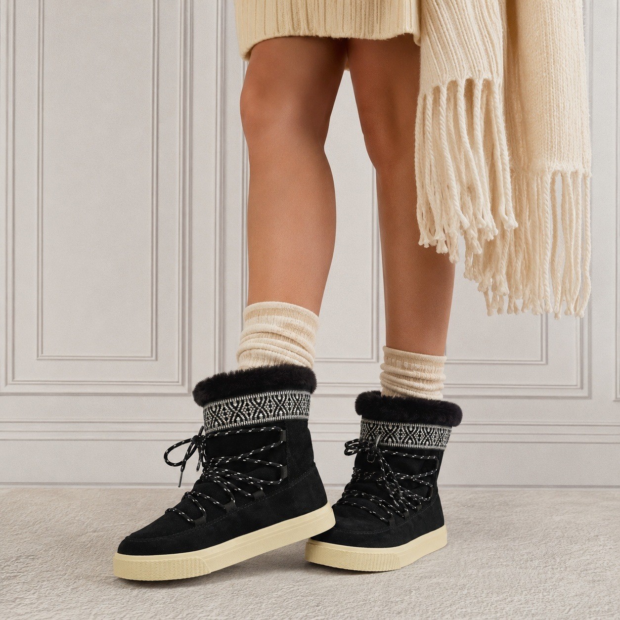 TOMS Alpine Black Suede Faux Fur Trim Lace Up Winter Boots Womens 9 10010903