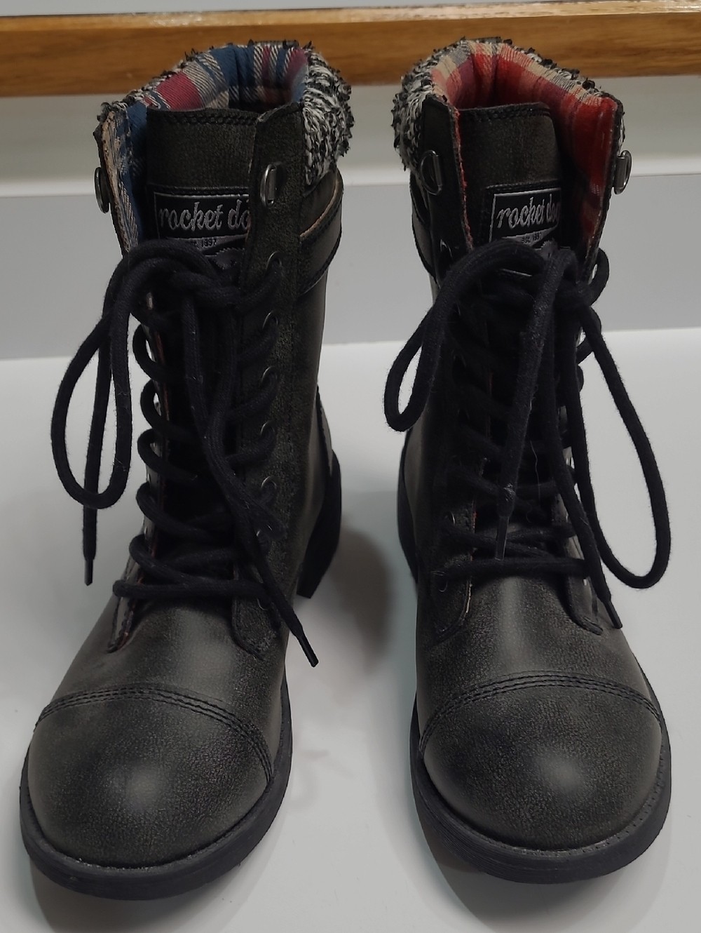 Rocket Dog Thunder Biker Black Lace-Up Combat Boots with Plaid Collar – Size 8