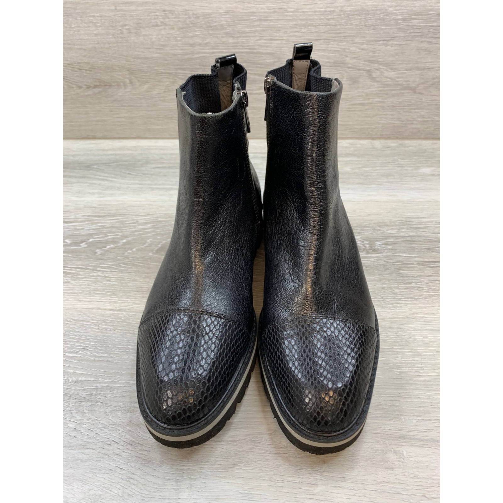 Donald Pliner Tinsley Women’s Black Leather Cap Toe Wedge Booties 11 Shoes
