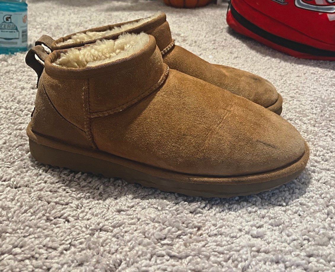 UGG Women’s Brown Suede Lined Ankle Bootie Pull-On Round Toe Logo Size 9