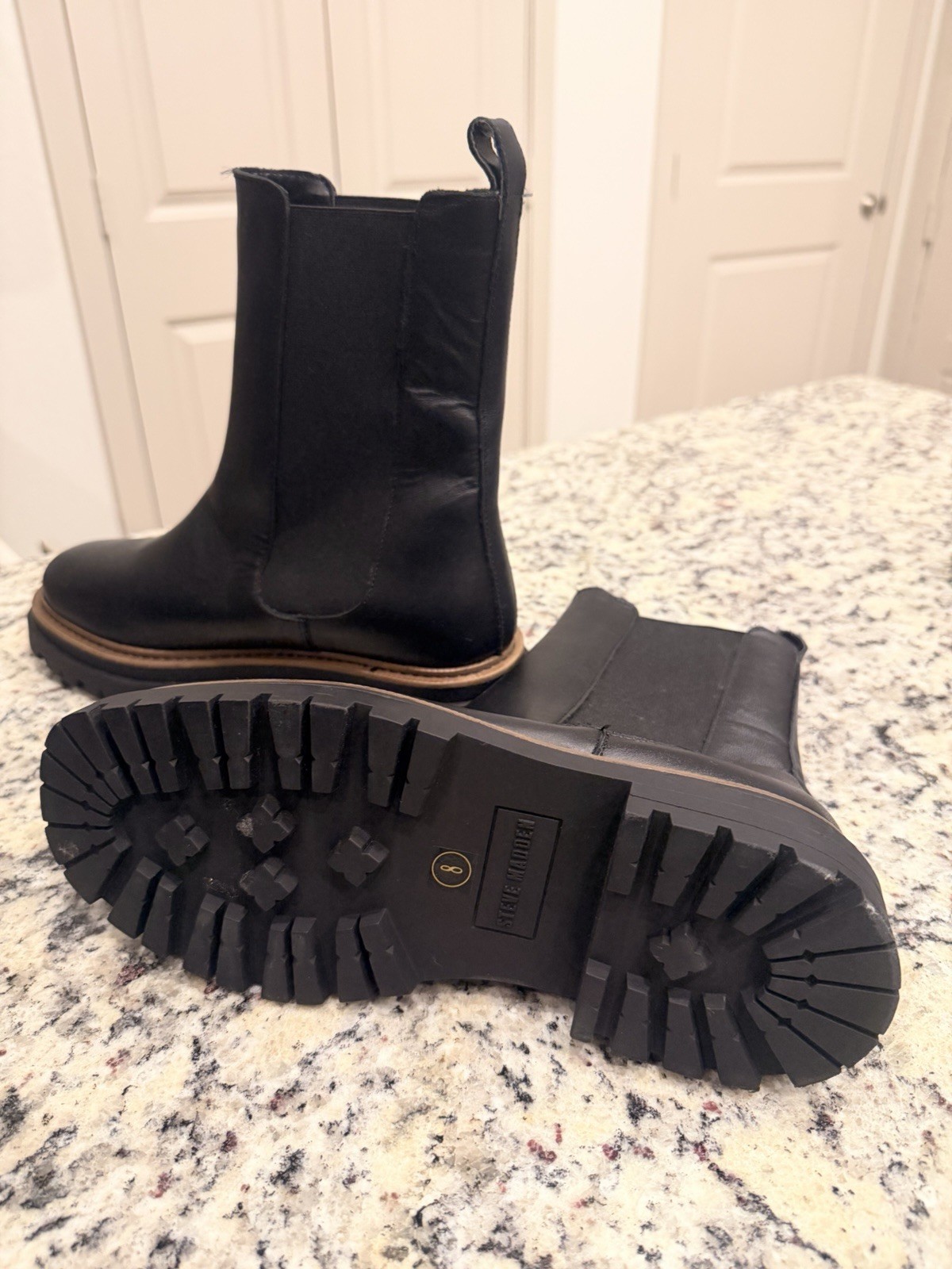 Steve Madden Chelsea Explorer Black Leather Booties Lugsole Boots Size 8 Rare