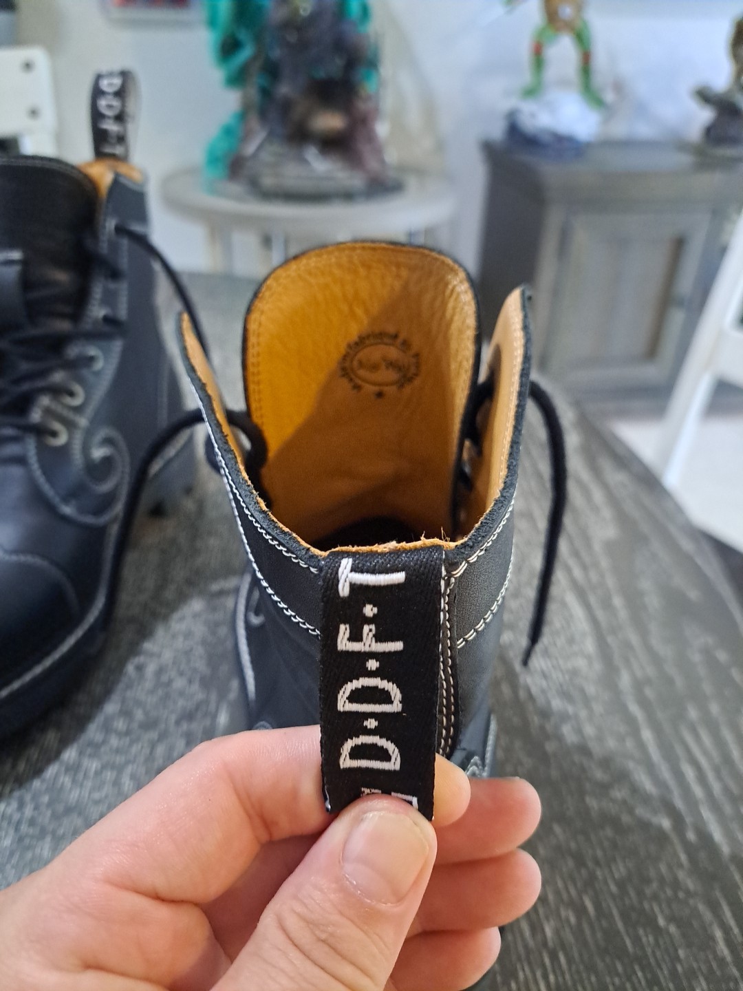 Fluevog 7TH HEAVEN Angel Derby Swirl Ankle black leather boots SIZE M 8 W 10