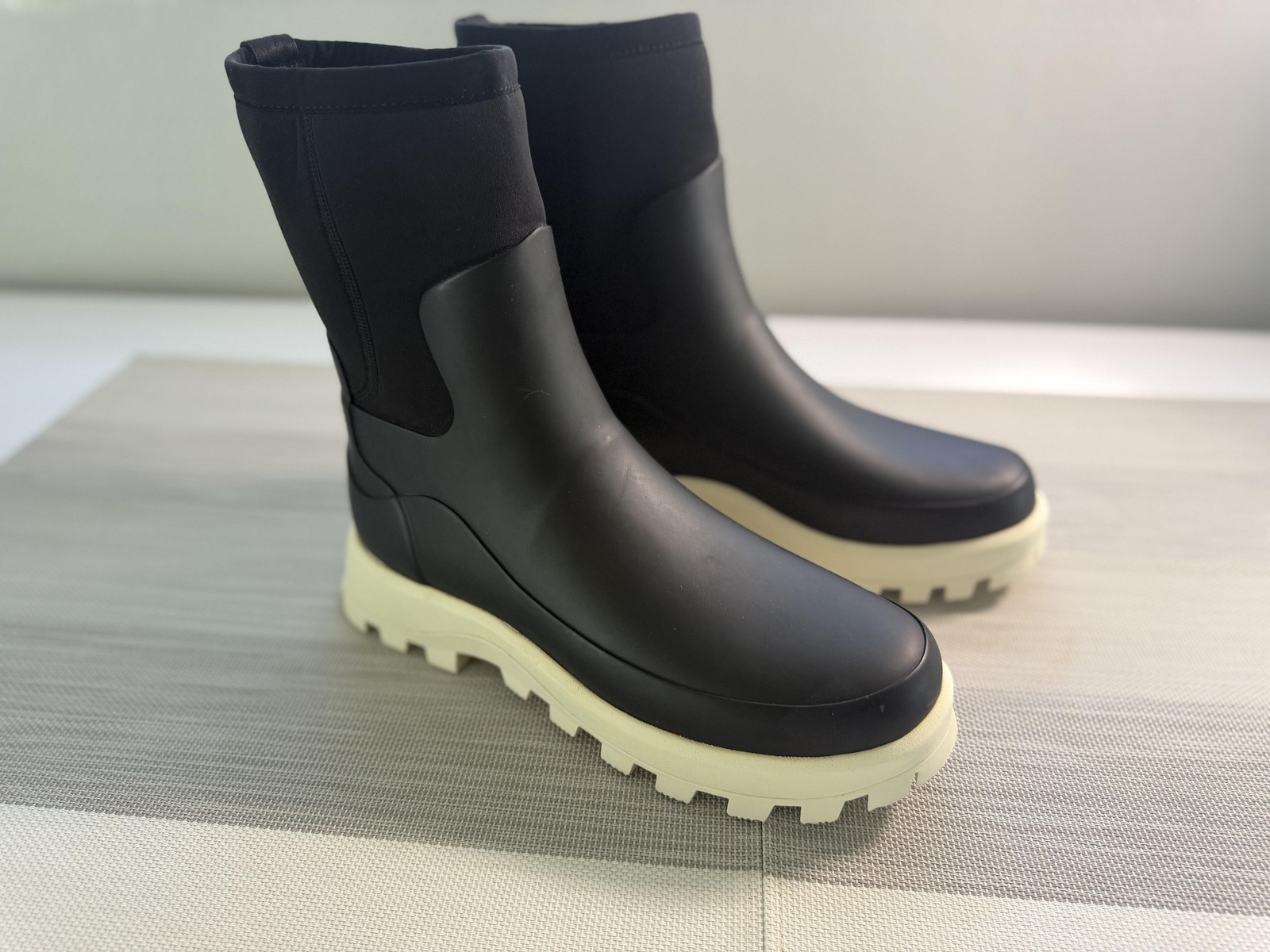 Hunter Shoes Womens Size 9 Black Waterproof Mid Calf Rain Boots Lug Sole Outdoor