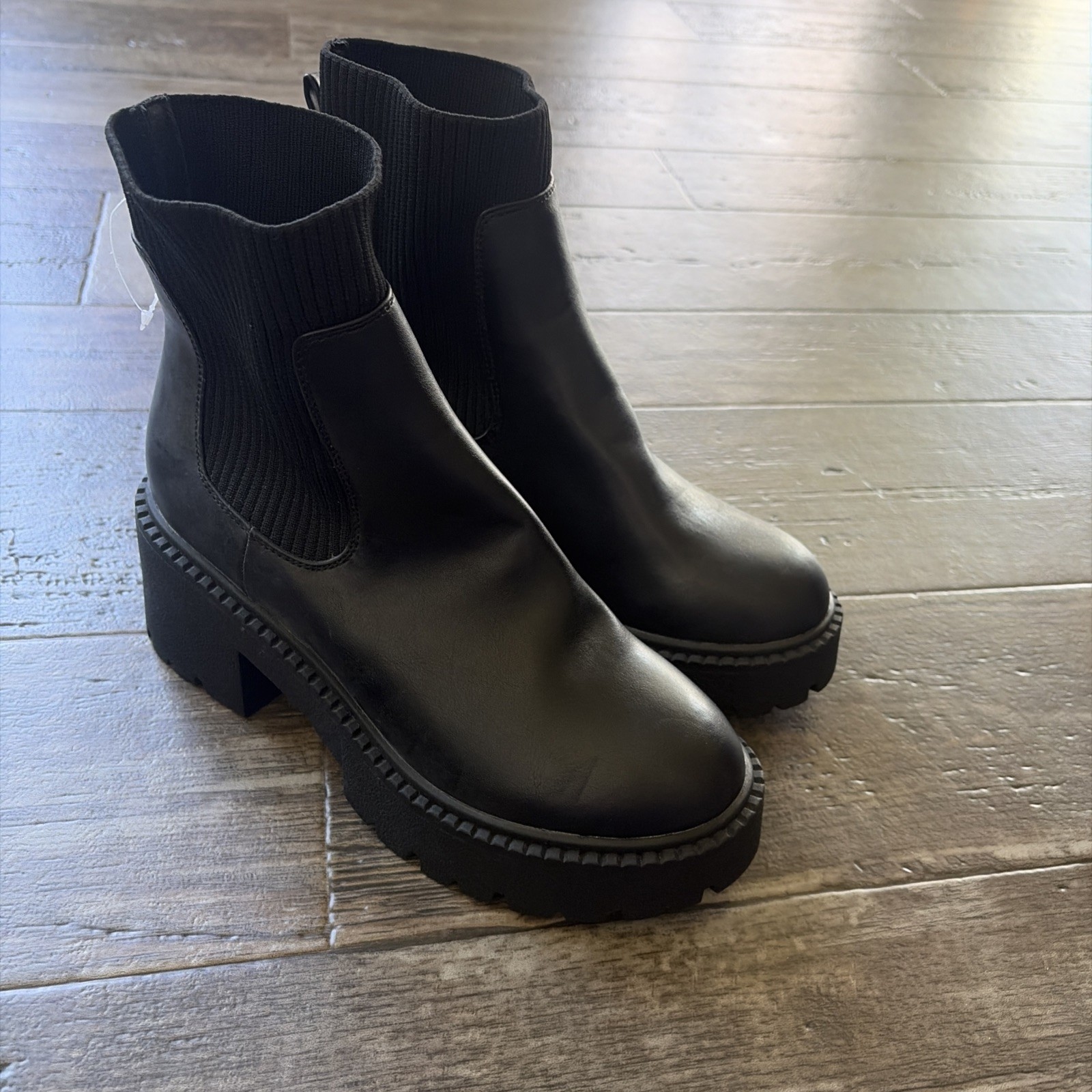 Madden Girl Thrash Black Platform Sock Chelsea Boots Lug sole Ankle Booties sz 7
