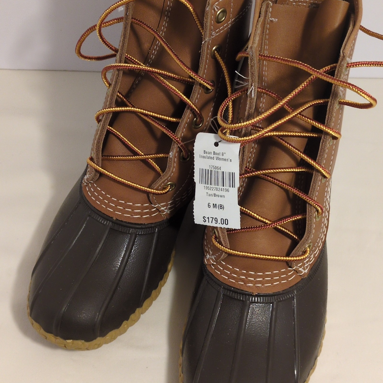 (Never Worn) L.L.Bean Women’s size 6 Insulated Duck Boot
