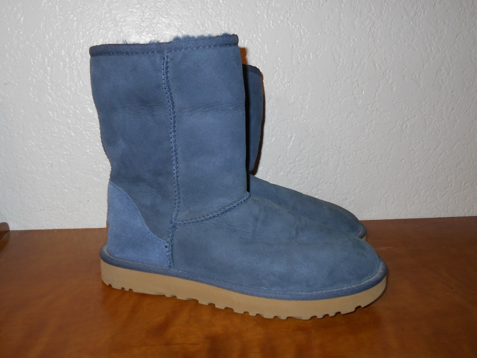 UGG Classic Blue Suede Sheepskin Lined Women’s Boots Size 9
