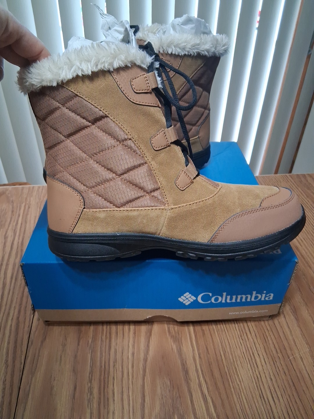 Columbia Women’s Ice Maiden II Warm Snow Boots Insulated Elk Tan Black Size 10.5