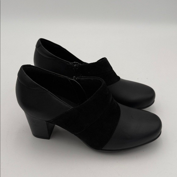 Clarks Women’s Black Heeled ankle Booties shoes 7.5M leather suede casual office