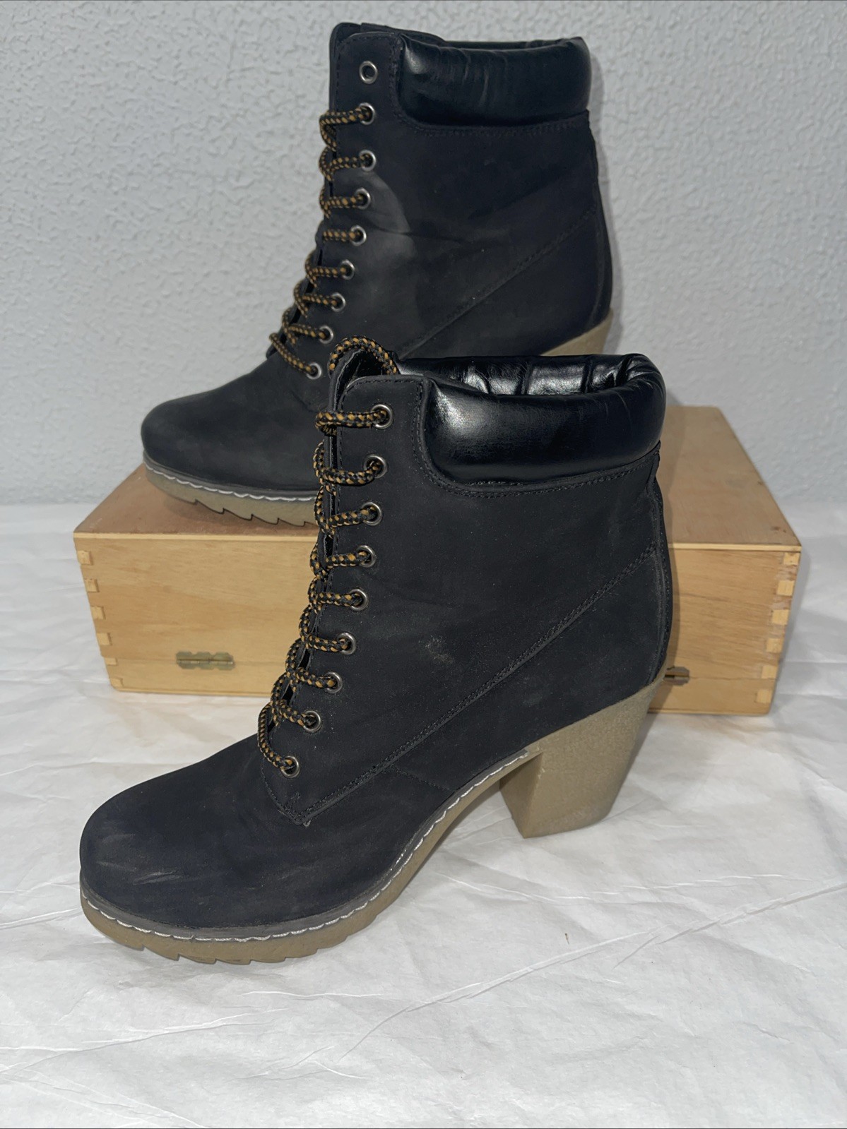 Brown Suede Lace-Up Rugged Ankle Boots Women’s Size 8 *Unbranded*