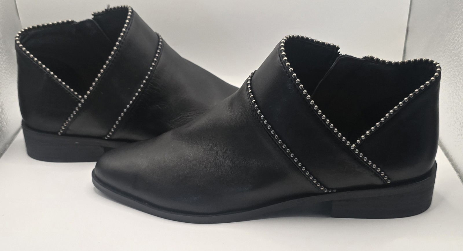 Lucky Brand Black Leather Studded Ankle Booties Zip Almond Toe Womens 8.5