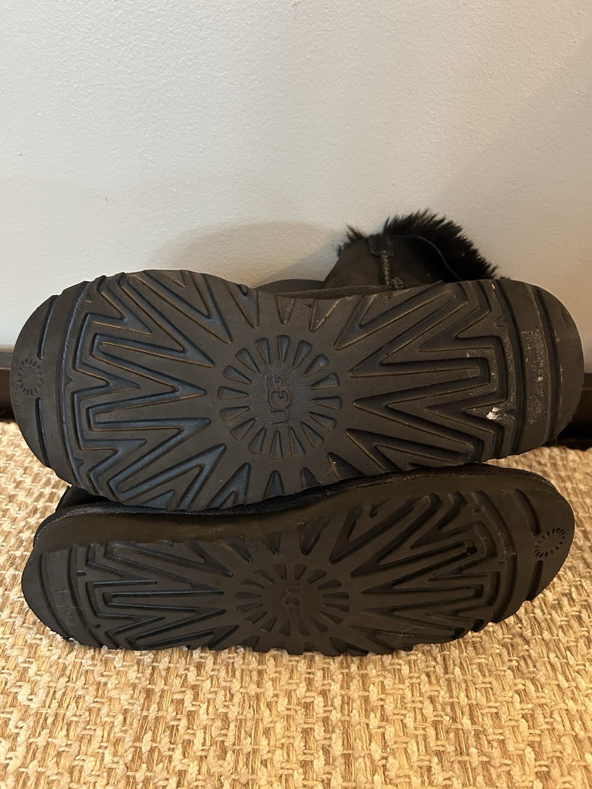 Ugg Mini Bailey Bow II Women Sz 5 Black Suede Boots Boho Outdoor Winter Festival