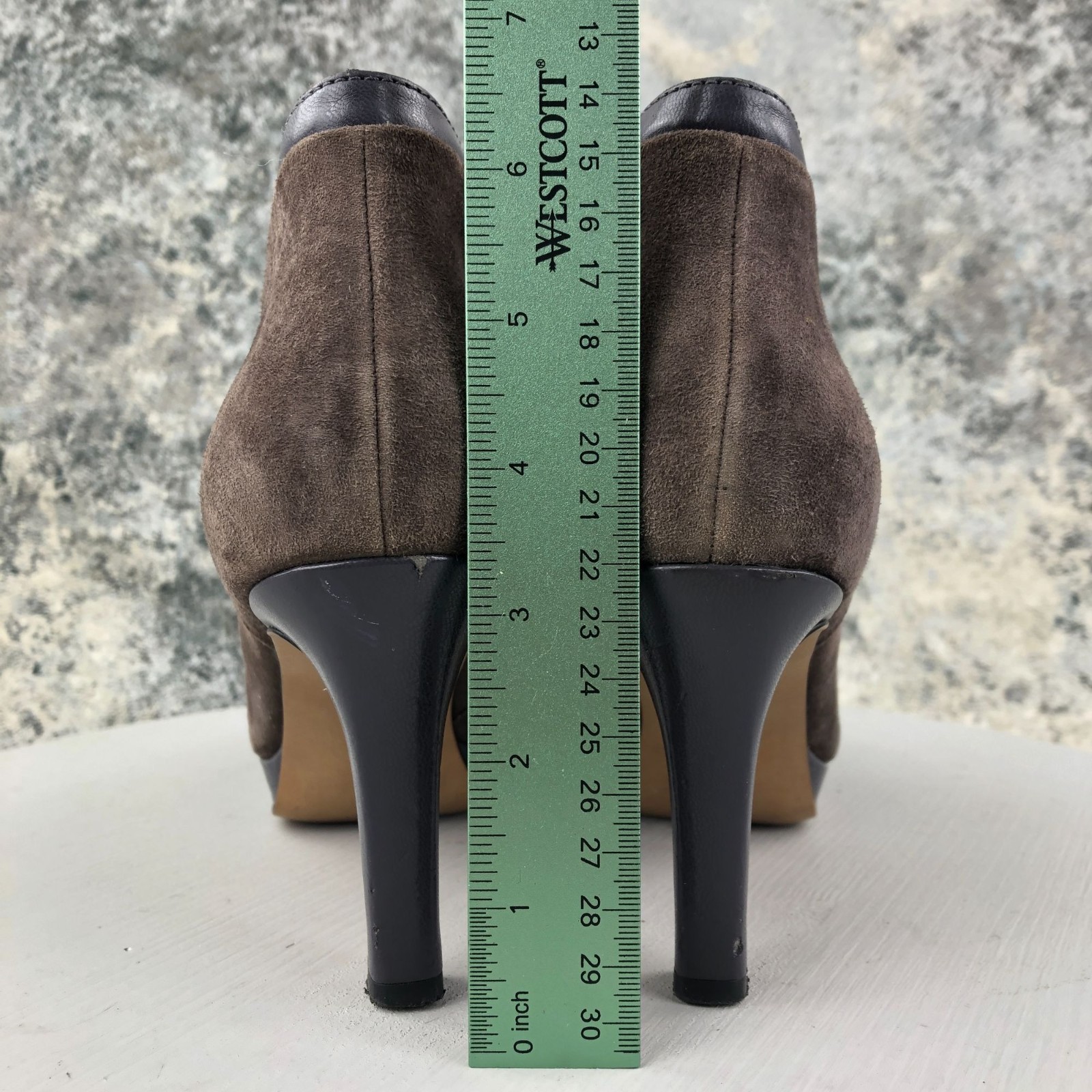 Clarks Womens Size 9M Ambyr Gem Brown Closed Toe Platform Side Zip Ankle Booties