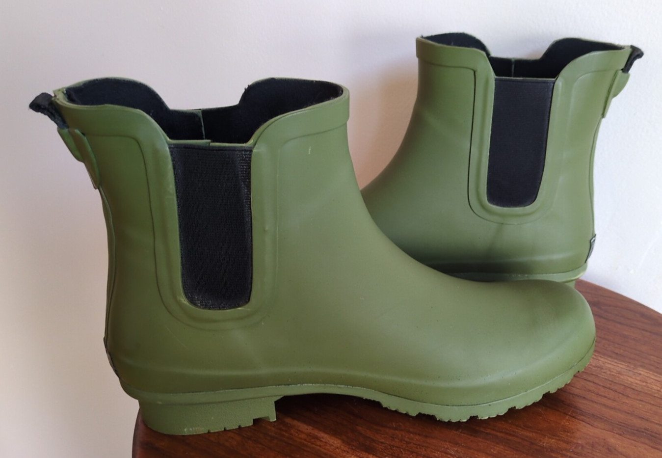 Roma Waterproof Women’s Chelsea Cushioned Non-Slip Rain Boots (Size 9)