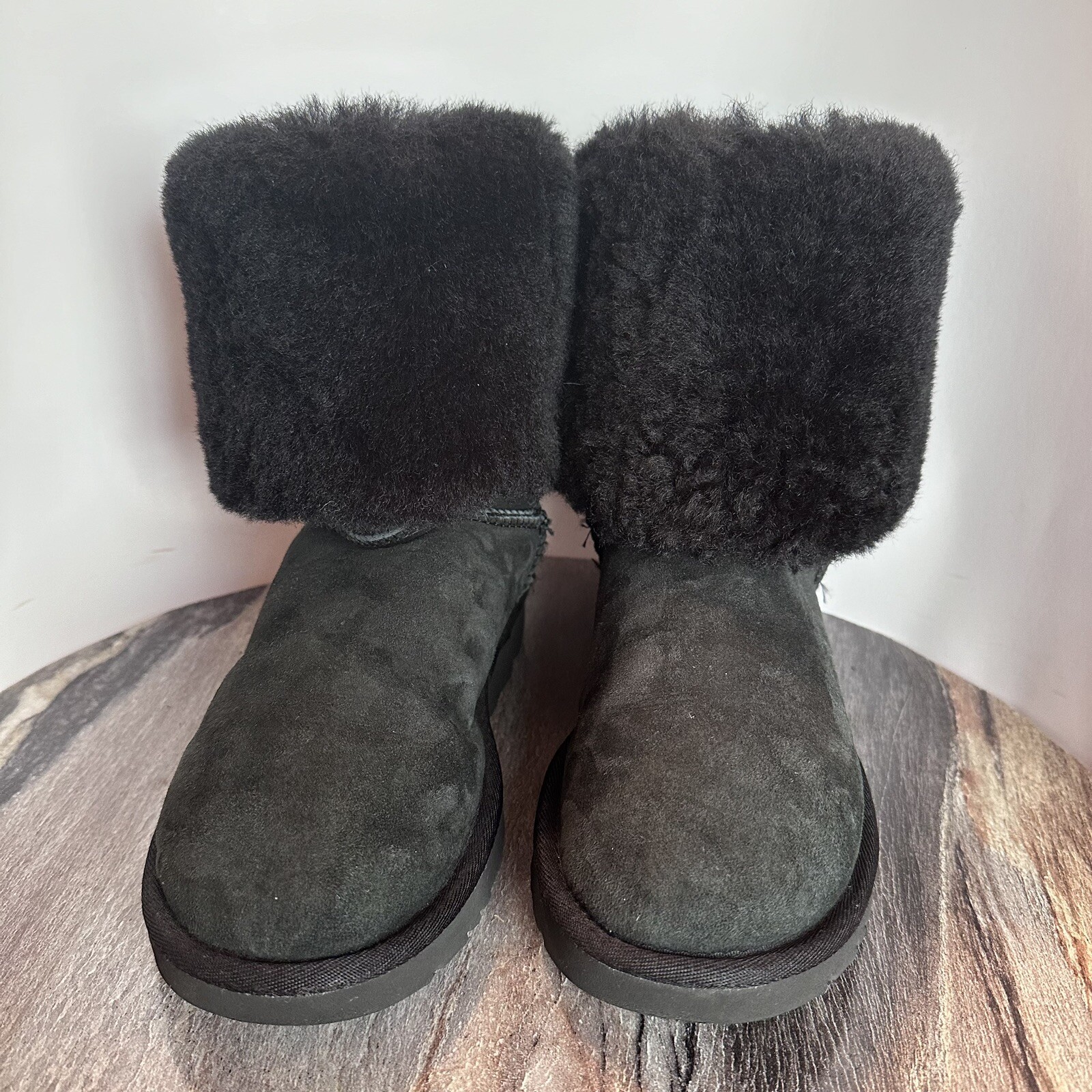 Ugg Womren’s Size7 Black Pull On Sheep Skin Suede Warm Classic Tall 1016224