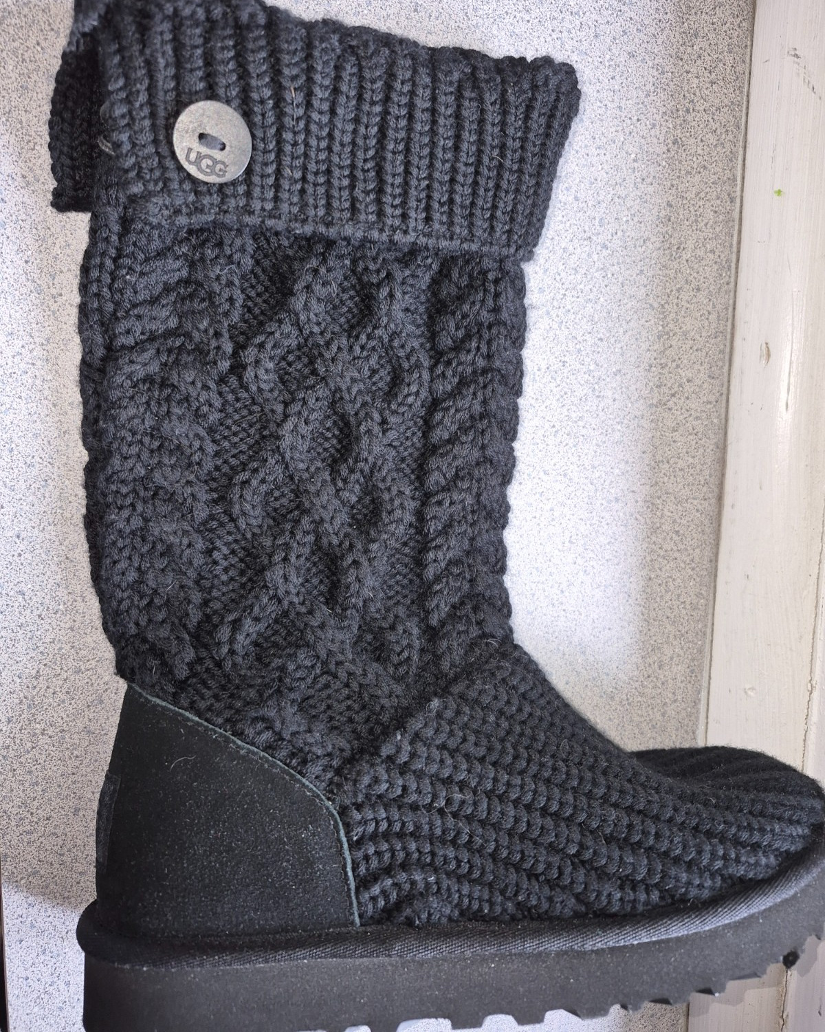 UGG CARDI CABLE KNIT Women’s Black Knit Button Mid Calf Boots Used Size 6