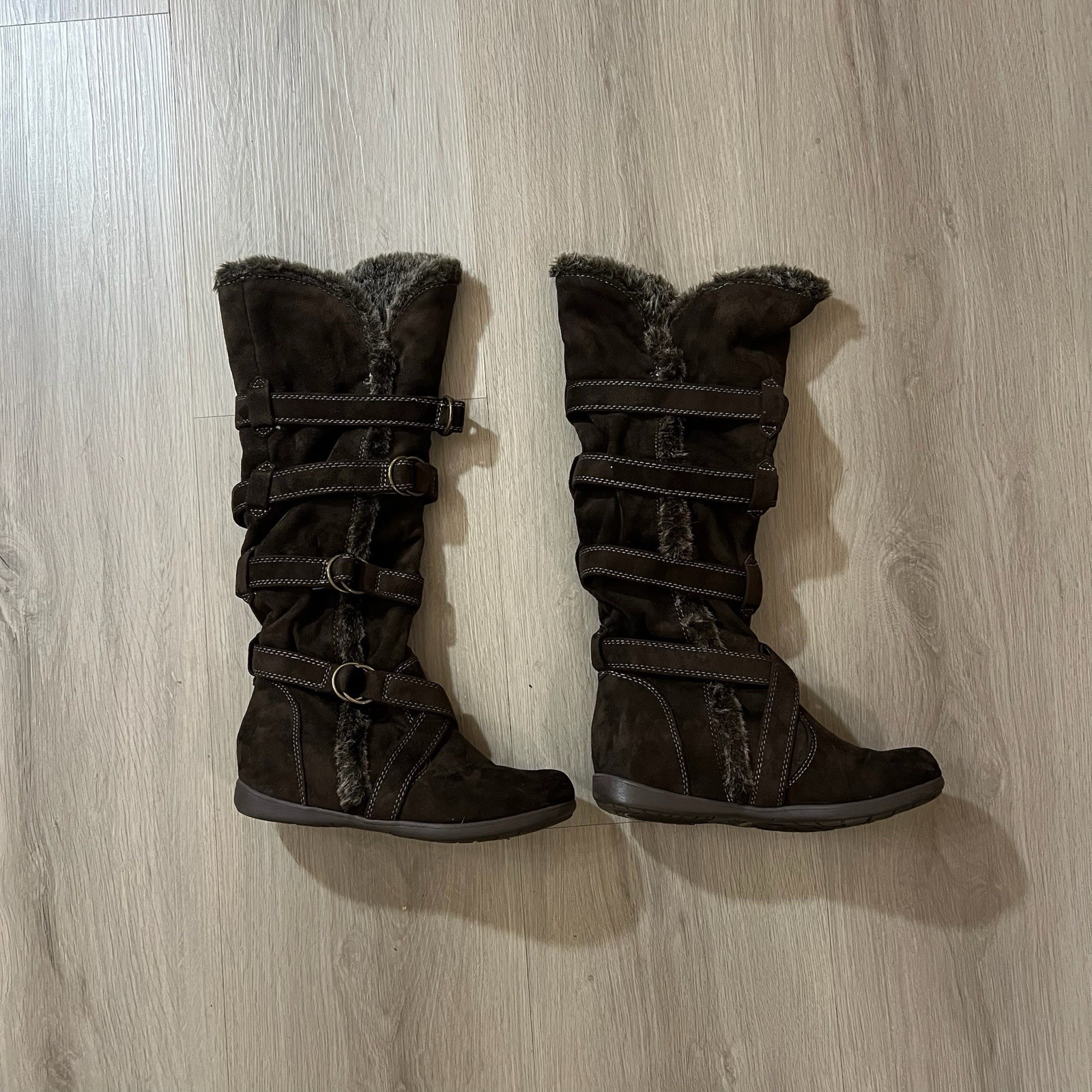 Zigi Soho Women’s Brown Knee High Suede Faux Fur Lined Buckle Round Toe