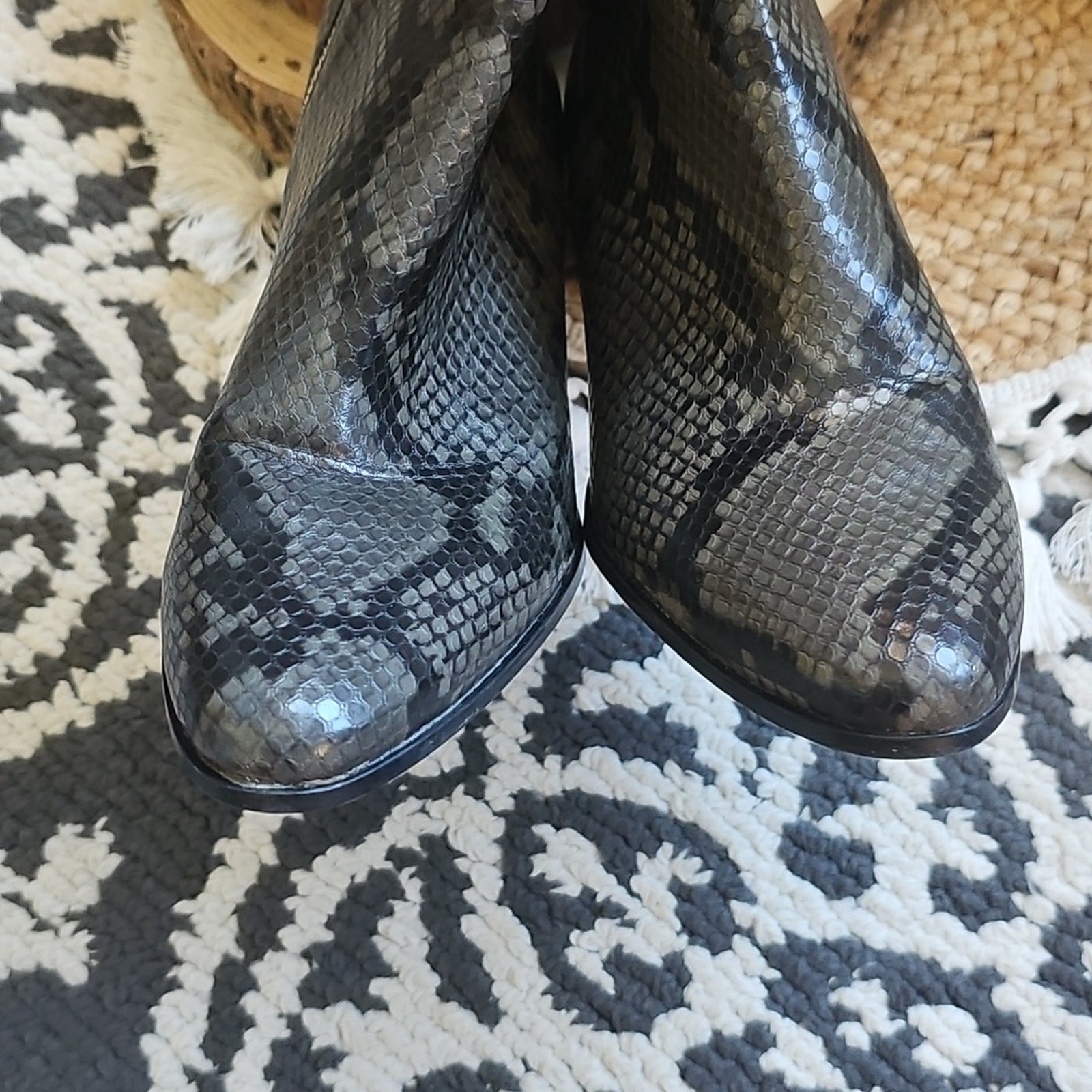 Calvin Klein Fiona Gray Snake Print Ankle Booties Womens 7 Edgy Luxe Streetwear