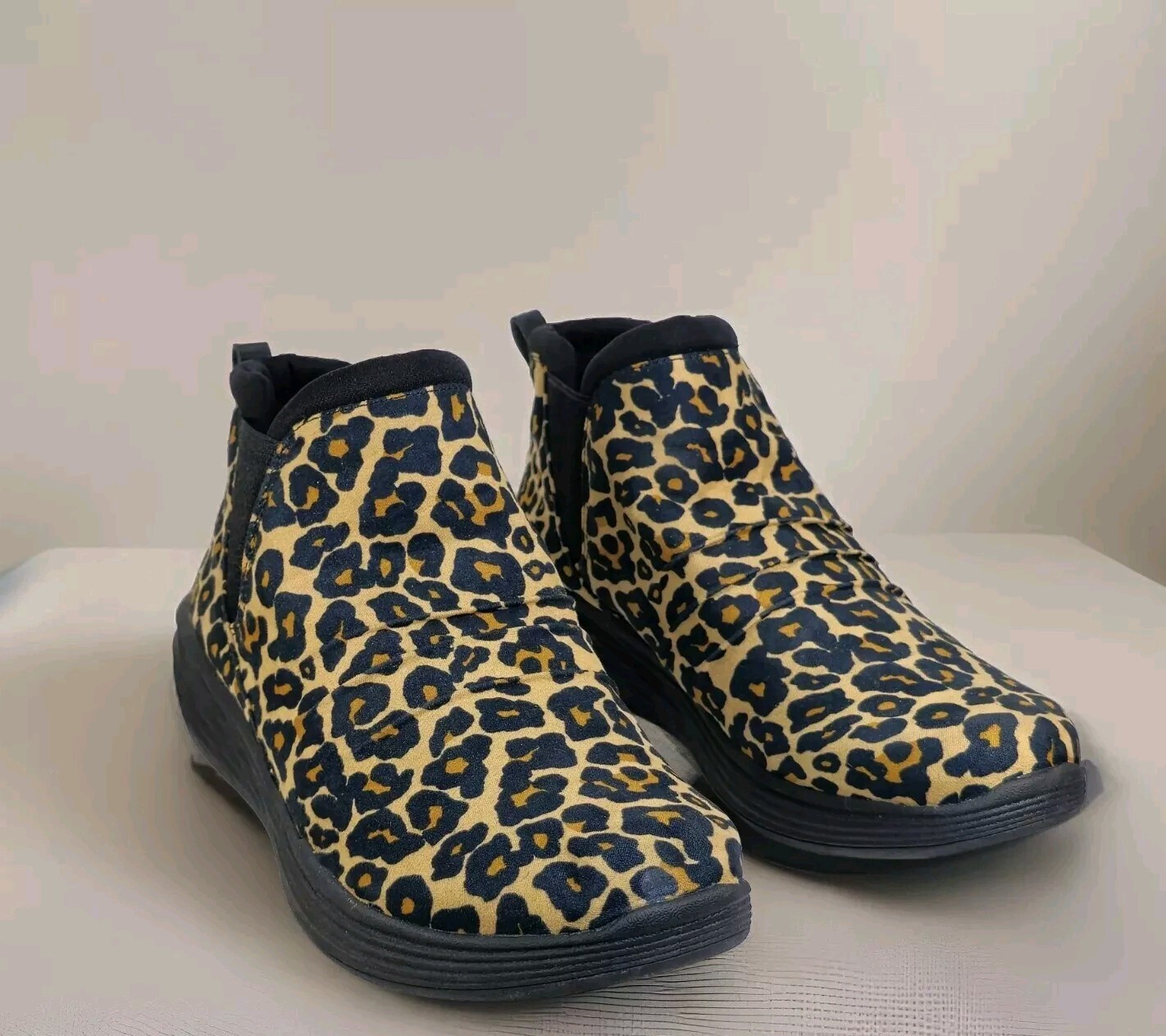 RYKA NIAH WOMENS US 8.5M LEOPARD WEDGE ANKLE BOOTS DURABLE WARM COMFORT BOOTIES