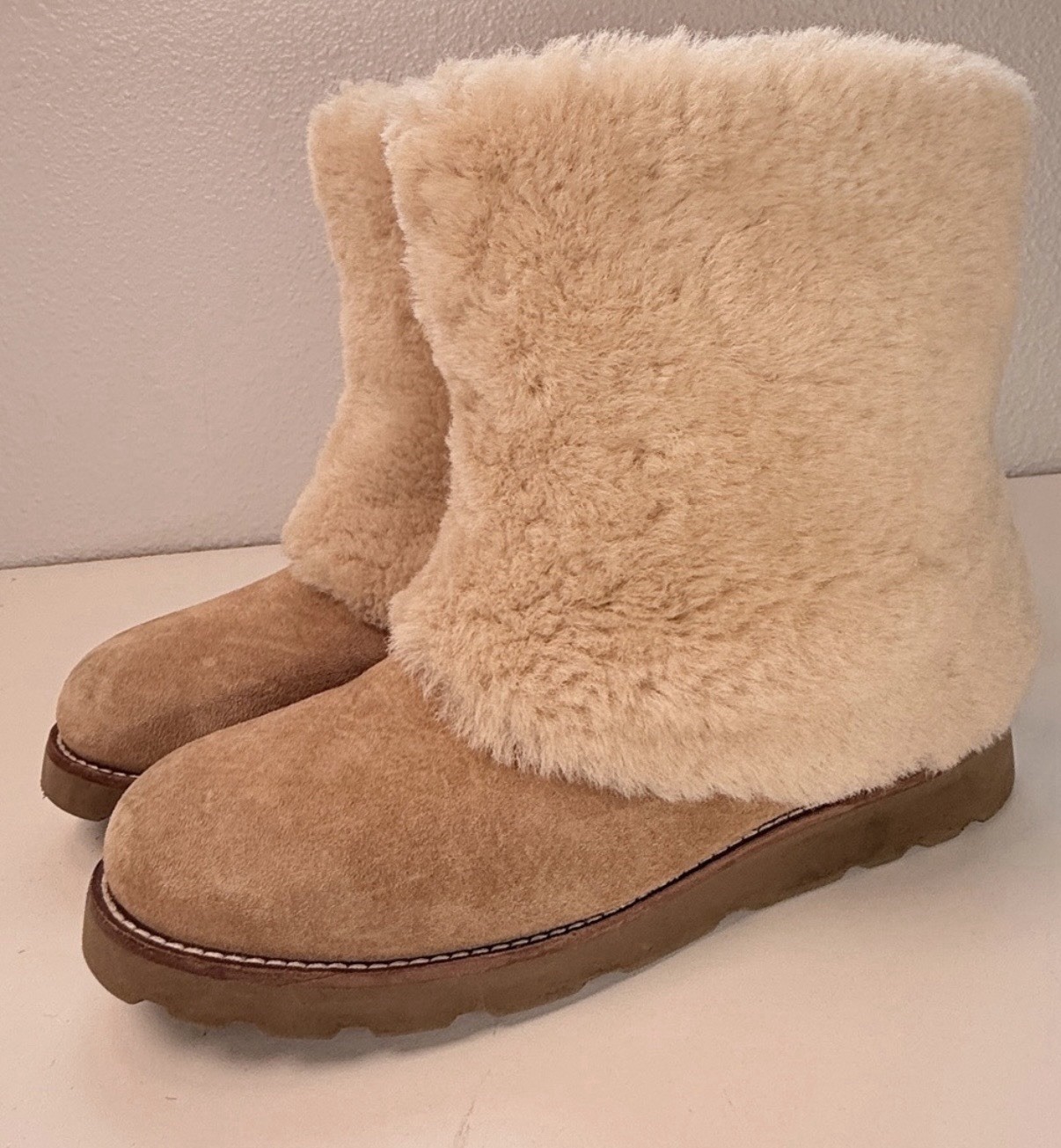 UGG Australia Maylin Sheepskin Cuff Boots Chestnut Suede Fur Winter Boots Size 8