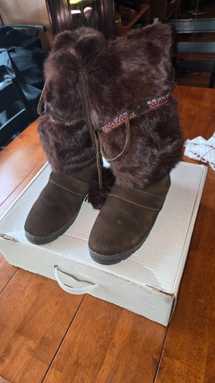 MINNETONKA Suede Leather & Real Rabbit Fur Boots Women’s Size 8 Chocolate