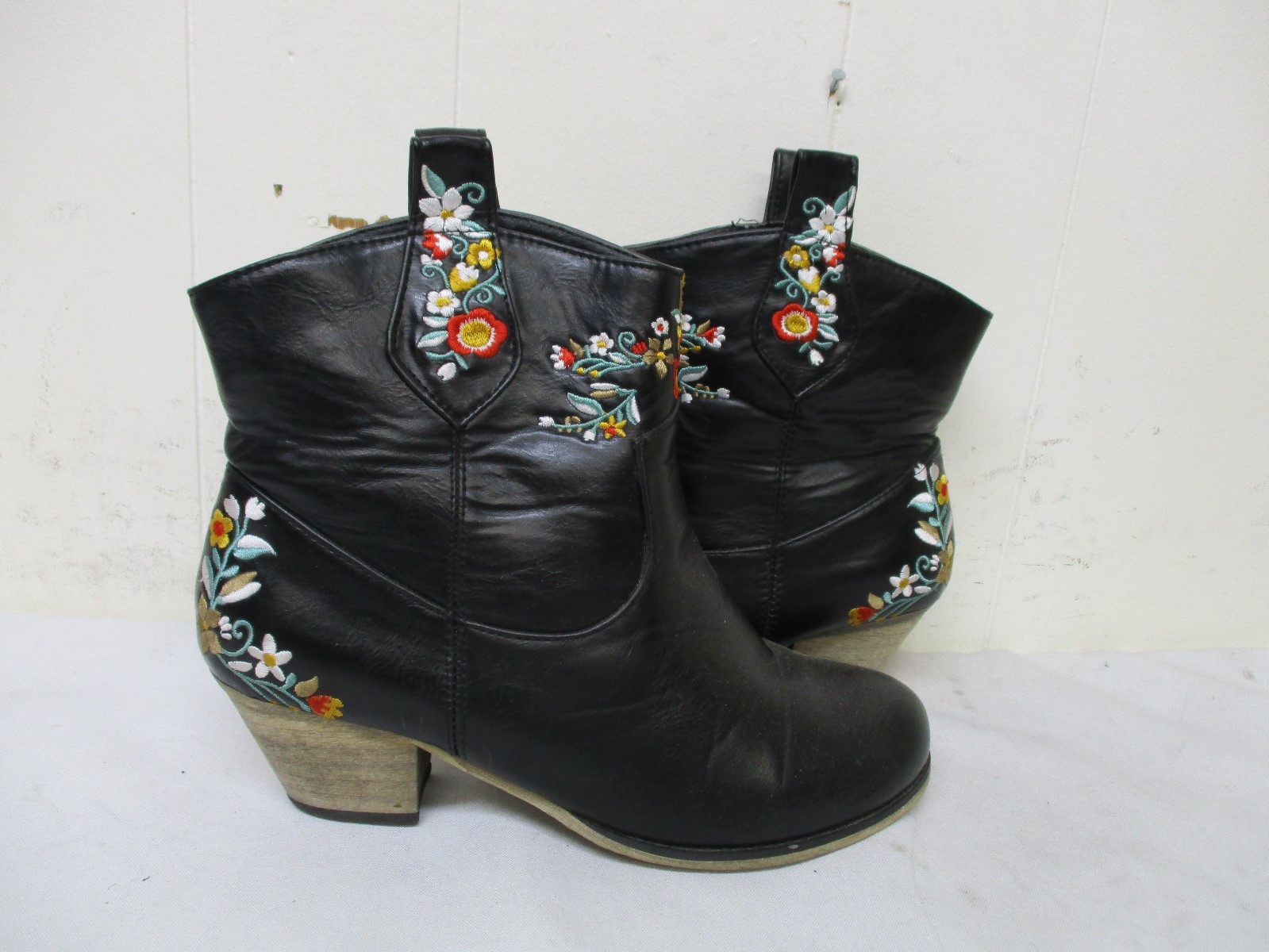 CG Shoes Black Floral Embroider Ankle Boots Womens Size 38 EUR