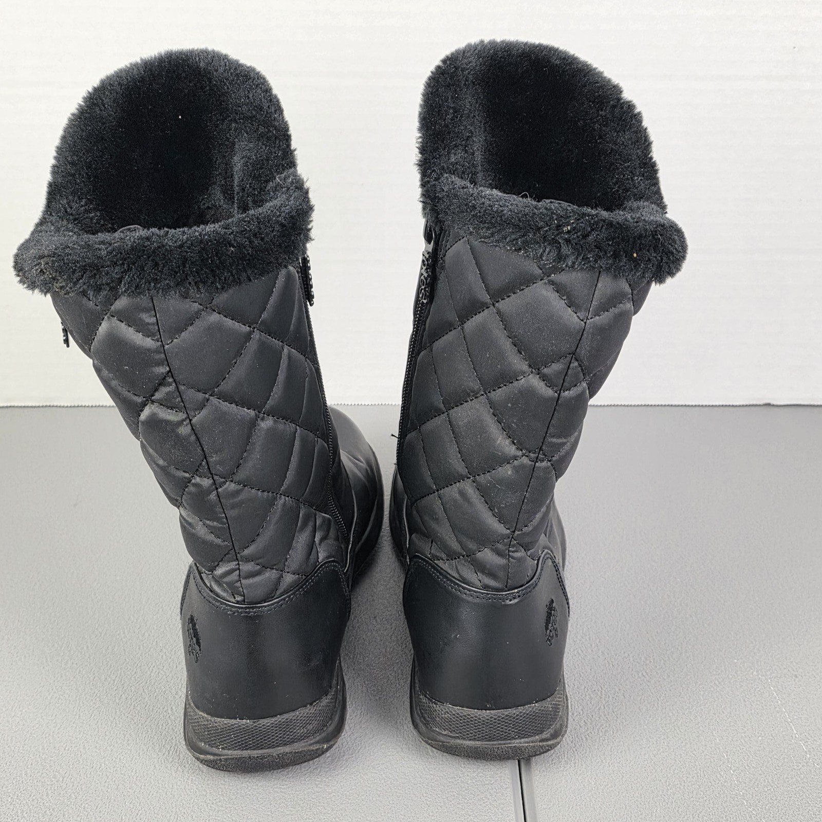 Totes Women’s Black Quilted Winter Snow Boots Faux Fur Lined Side Zip Size 7