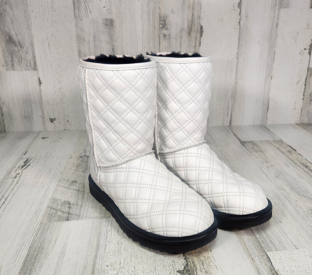 Ugg Women’s Classic Short II Quilted Boots White 7