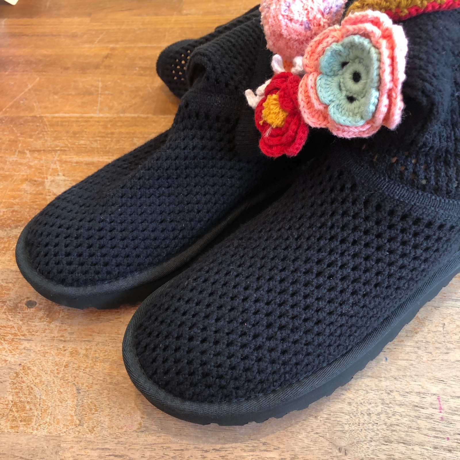 NEW! Ugg Australia Women’s Classic Floral Granny Crochet 1095270 Black Boots 7