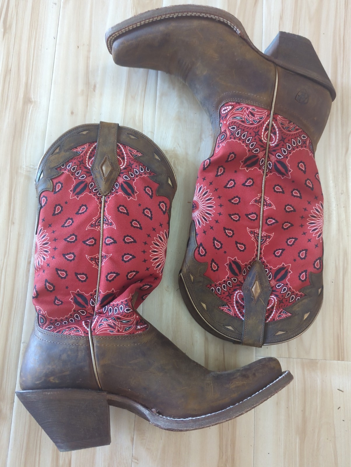 Ariat Women’s Circuit Cheyenne Boots 8.5 B Red Paisley Cattle Creek Brown Nice!