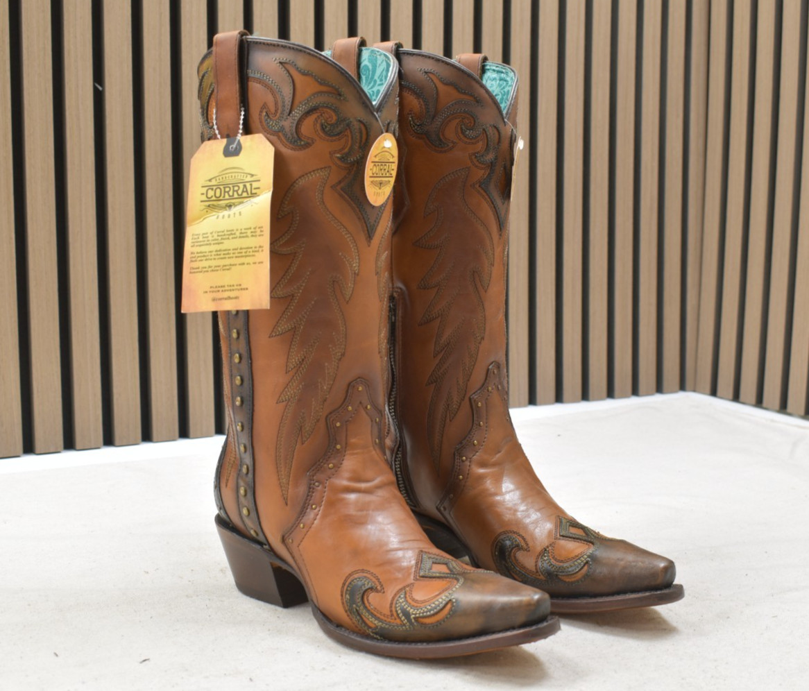 Corral Ladies Honey Black Wingtip Embroidery Studs Cowhide Boot F1362 Sz 8 M