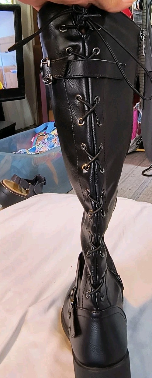 WANTED Women’s LadyLuck Lace Back Low Heel Knee Boots Black Sz 8 Gothic Grunge