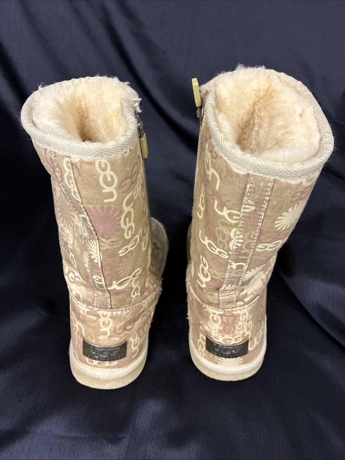 Ugg Wilshire 5515 Sheepskin Zip Up Boot Logo Gold Tone Tag Fur Lined Warm S/W 5