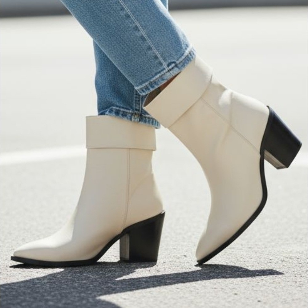 Lisa Vicky Mae-V Size 9M Beige Leather Ankle Boots Ivory Minimalist