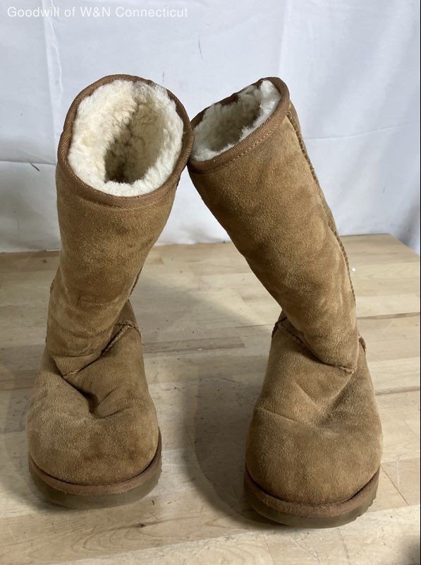 UGG Classic Tall II Chestnut Brown Sheepskin Suede Boots Women’s Size 7