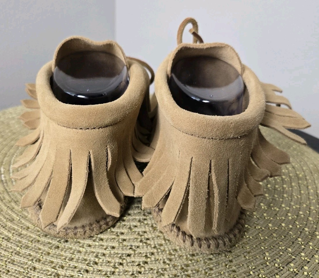 Minnetonka Tan Suede Fringe Ankle Boots Womens Size 8 Front Tie Boho Moccasin